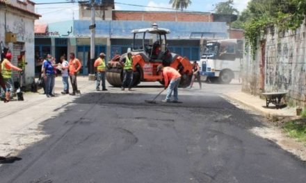 Aplicaron 43 toneladas de asfalto para bacheo de calle Urdaneta de Turmero