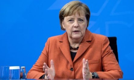 Canciller Angela Merkel es galardonada con el Premio Europeo Carlos V
