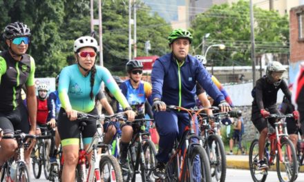 Ciclistas se movilizaron en Maracay