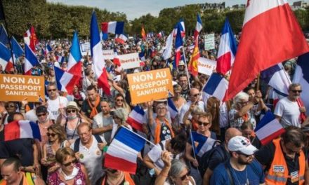 Protestas en Francia contra pasaporte sanitario obligatorio