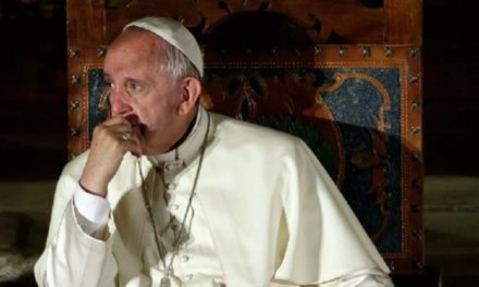 El papa Francisco pide que el mundo acoja a los afganos que huyen en busca de una nueva vida