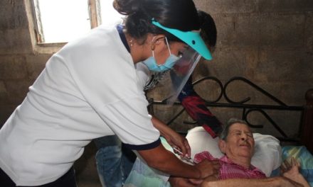 50 personas encamadas del Eje La Morita-Farinachi fueron vacunadas contra el Covid-19