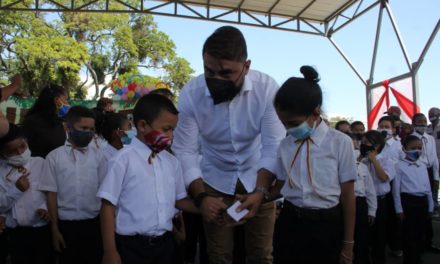 Alcalde Rafael Morales dio la bienvenida a clases a todos los niños en distintas instituciones de Maracay