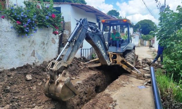 Alcaldía de Revenga e Hidrocentro avanzan en la sustitución de 120 metros de colector de aguas servidas