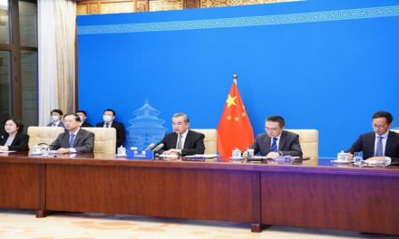 Canciller chino pide a G20 contribuir a la paz y estabilidad en Afganistán