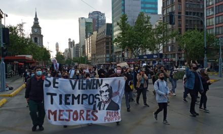Chilenos protestan en las calles tras la apertura de una investigación a Piñera por los Papeles de Pandora