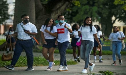 Cuba inicia el retorno gradual de estudiantes a las aulas tras 9 meses de cierre por la pandemia