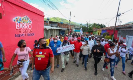 Gobierno Bolivariano rehabilitó más de cien fachadas de viviendas en Santos Michelena