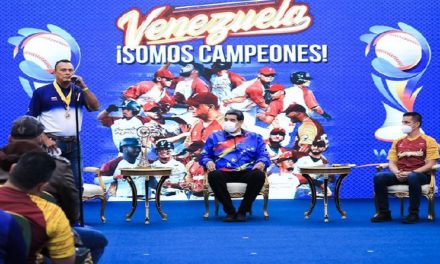 Maduro ordena evaluar condiciones para permitir 40 % de aforo en estadios de béisbol