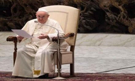 Papa Francisco insta a países poderosos a cesar la imposición de medidas coercitivas unilaterales contra otras naciones