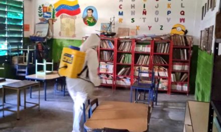 Plan Cayapa con desinfección preventiva y limpieza de centros educativos se realiza en el municipio Sucre