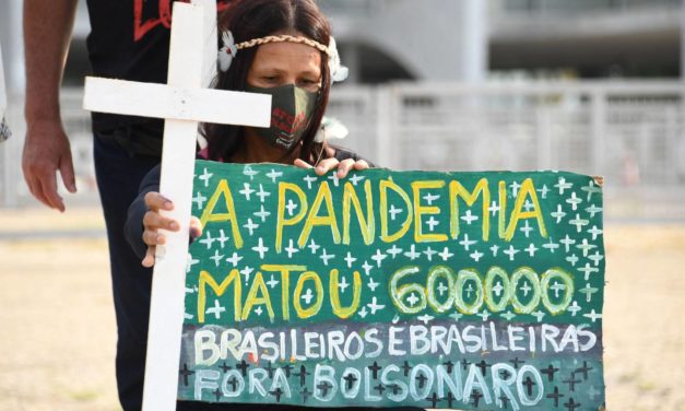 Protestan en Brasil en honor a los 600.000 fallecidos por COVID-19