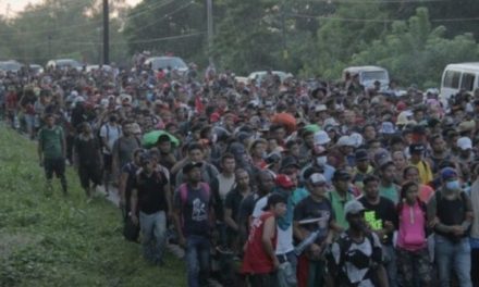 Se suman cada vez más personas a caravana migrante en México