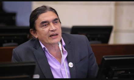 Senador opositor a Iván Duque obligado a abandonar el Congreso y salir de Colombia tras amenazas de muerte
