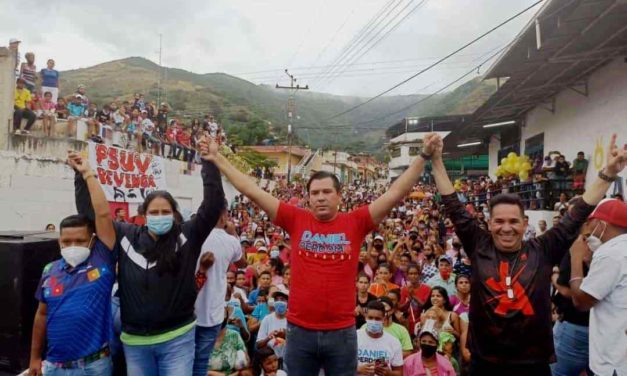 Alegría y compromiso revolucionario marcaron el inicio de campaña en el municipio Revenga