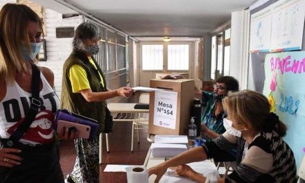 Argentinos acuden a las urnas para renovar el poder legislativo