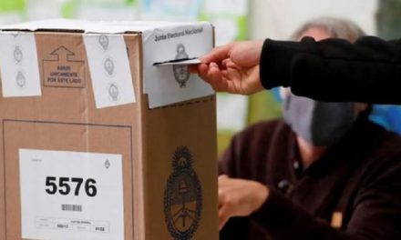 Distribuyen material electoral en Argentina previo a comicios legislativos