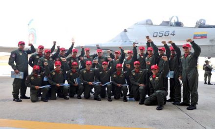 Graduados 19 nuevos pilotos de combates de la Aviación Militar Bolivariana