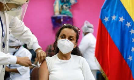 Venezuela cuenta con dosis contra la Covid-19 para 95 % de la población