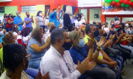 Gobernadora Karina Carpio sostuvo encuentro con educadores de Aragua