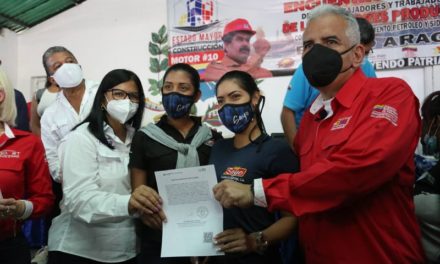 Ministro del Trabajo y gobernadora Karina Carpio entregaron certificados a los CPT de Aragua