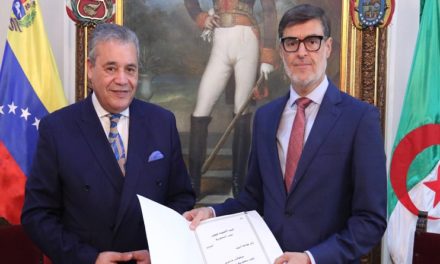 Gobierno Nacional recibe credenciales del nuevo embajador de la República de Argelia