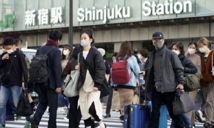 Japón amplía reglas de cuarentena más estrictas a otros tres países