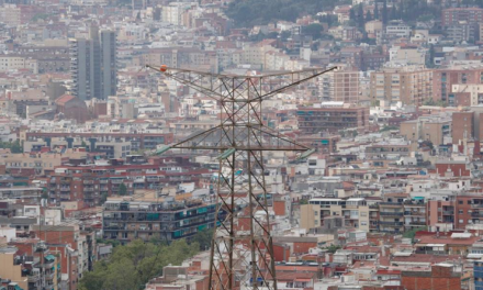Precio de la luz se dispara en España con más de 300 euros por megavatio/hora