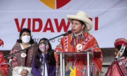 Presidente de Perú denuncia campaña mediática para sacarlo del poder
