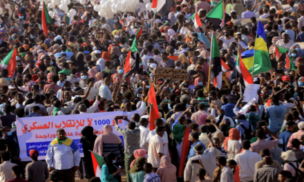 Pueblo de Sudán protesta contra golpe militar en el tercer aniversario de la revolución