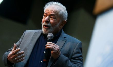 Lula busca estrategias para enfrentar impacto de Covid-19 en Brasil