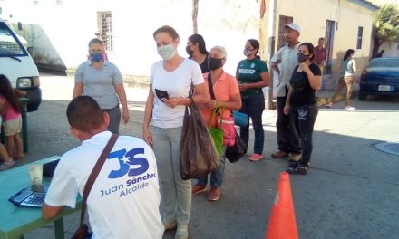 Venta de productos de limpieza benefició a familias de La Otra Banda