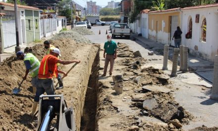 Avanzan trabajos de sustitución de colector de aguas servidas en La Coromoto