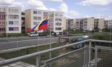 Gobierno Bolivariano hizo entrega de 20 títulos de propiedad en el urbanismo socialista Arsenal