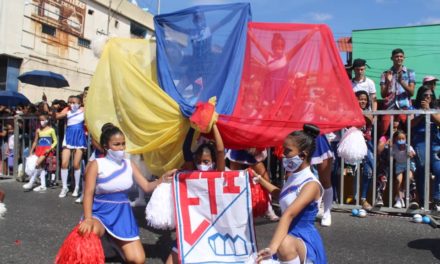 Más de cuatro mil jóvenes participaron en desfile estudiantil en La Victoria