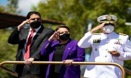 Presidenta de Honduras Xiomara Castro asume como comandante de las Fuerzas Armadas