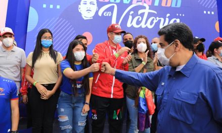 Presidente Maduro conmemora 208 años del Día de la Juventud Venezolana con el pueblo en la calle