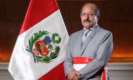 Renuncia de primer ministro intensifica crisis política en Perú