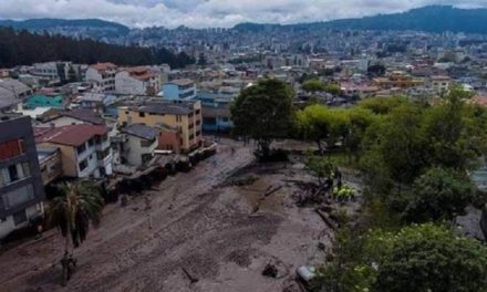 Suspenden clases presenciales tras aluvión en Quito