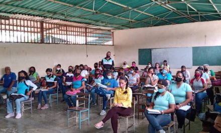 Forman a docentes en materia de derechos de niños y adolescentes en Ribas