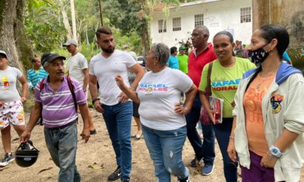 Alcalde Rafael Morales visitó comunidades agrícolas de la parroquia Choroní