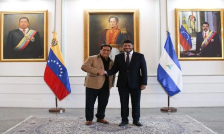 Arriba a Venezuela nuevo embajador de Nicaragua, Orlando José Gómez