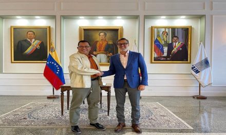 Canciller Plasencia arriba a Venezuela tras participar en Foro de Doha