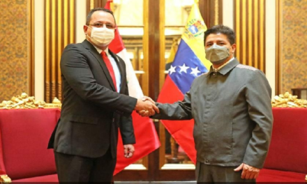 Embajador Alexander Yánez entrega Cartas Credenciales ante el Presidente de Perú