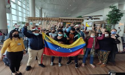 Retornan 97 connacionales provenientes de Ecuador con el Plan Vuelta a la Patria