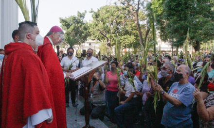 Obispo Monseñor Enrique Parravano presidió actos de inicio de Semana Santa en la Catedral de Maracay