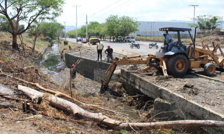Cuadrillas de Sucre se despliegan con limpieza de canales, quebradas y ríos