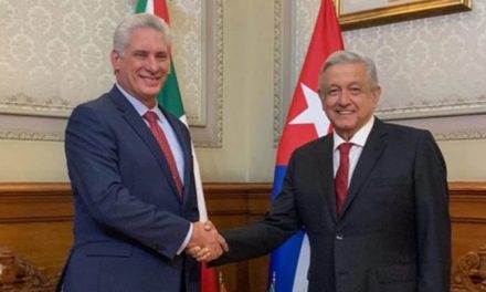 Presidente de Cuba felicita a López Obrador por éxito en referendo