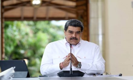 Presidente Maduro asegura que hay que revolucionar para torcerle el brazo al burocratismo