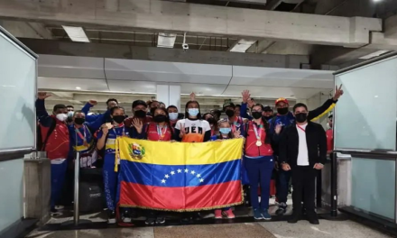 Retornan a Venezuela atletas que participaron en Juegos Suramericanos de la Juventud 2022